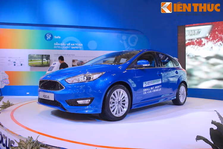So với phiên bản cũ, phiên bản mới của Focus 2016 đã được Ford trang bị một số cải tiến nhẹ nhàng về ngoại hình.