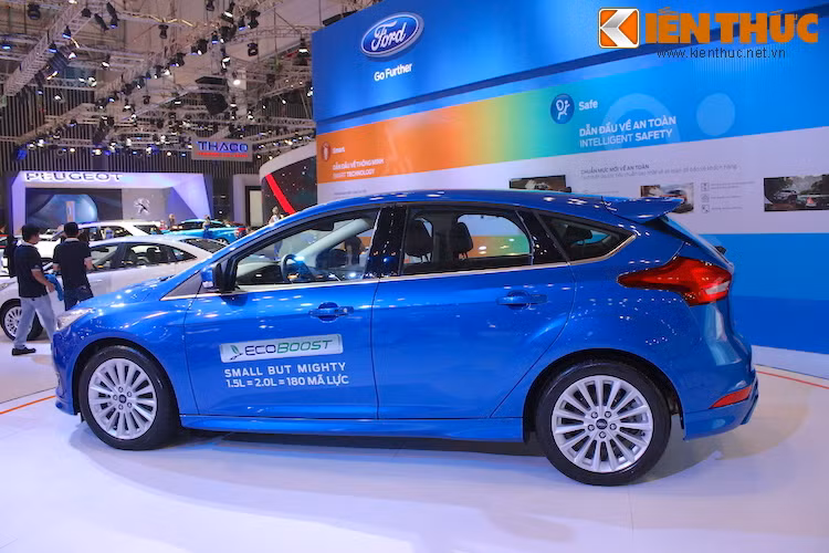 Phần thân xe hai bên không có thay đổi gì.