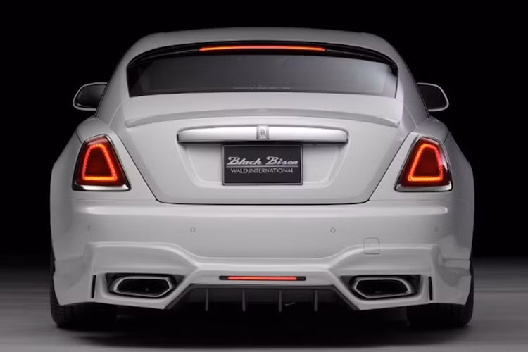 Do Wald không hề tung ra một bức ảnh nào chụp nội thất hay khoang động cơ của xe nên có thể khá chắc chắn rằng gói độ Black Bison của hãng chỉ nâng cấp kiểu dáng bên ngoài cho Rolls-Royce Wraith.