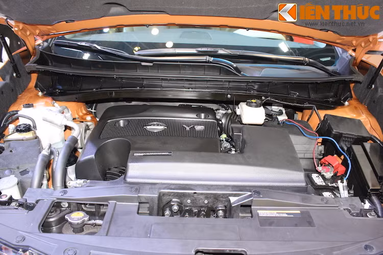 Nissan Murano bản Titanium được trưng bày tại VMS có động cơ V6 3.5l 260 mã lực. Kết hợp với động cơ V6 nêu trên là hộp số tự động vô cấp X-Tronic CVT Pure Drive tiên tiến, thân thiện môi trường cùng Triết lý Lá chắn An toàn (Safety Shield).