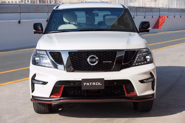 Đối với phiên bản Patrol Nismo mới nhất vừa được ra mắt ở Trung Đông, hãng độ "cây nhà lá vườn" Nismo của Nissan cũng bắt đầu việc nâng cấp bằng việc thay cho xe bộ bodykit theo phong cách tương tự các dòng 370Z hay GT-R Nismo trước đây.