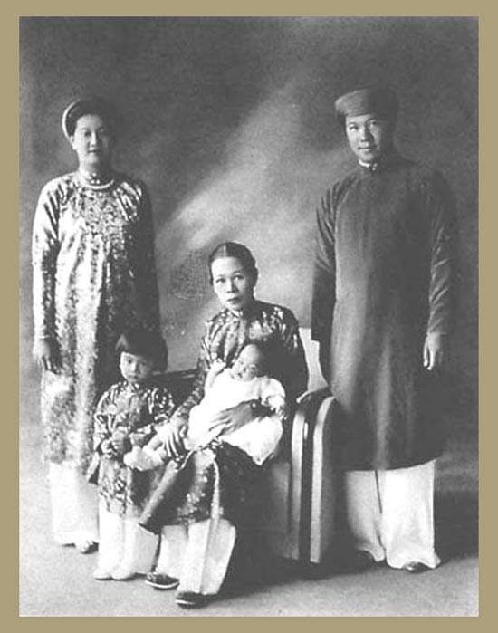 Năm 1913, bà hạ sinh hoàng tử Vĩnh Thụy (vua Bảo Đại sau này), người con duy nhất của vua Khải Định. Mặc dù sinh hoàng tử nhưng bà không được nuôi con. Vĩnh Thụy được Tiên Cung Thái hậu đón về cung, tự chăm sóc và nuôi nấng.