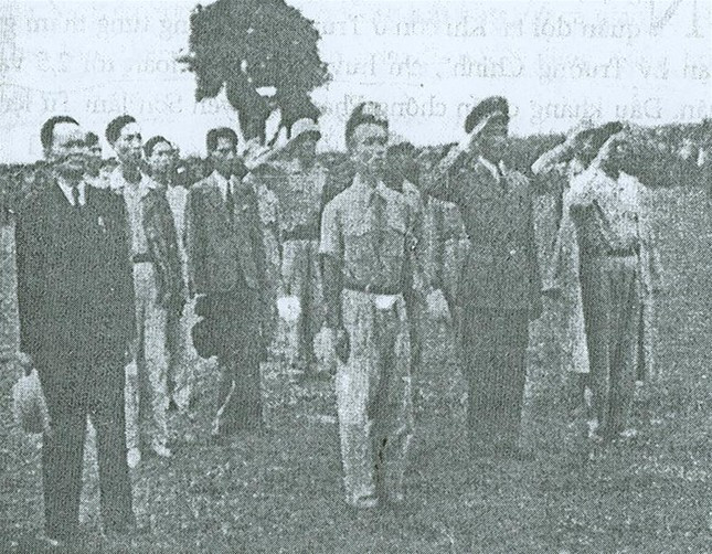 Năm 1948, ông được chính phủ Việt Nam Dân chủ Cộng hoà phong quân hàm Thiếu tướng trong đợt thụ phong quân hàm cấp tướng đầu tiên của Việt Nam.