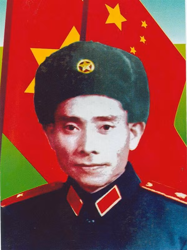 Chính phủ Trung Quốc đã phong cho ông quân hàm Thiếu tướng, người nước ngoài duy nhất được phong hàm tướng của Trung Quốc.