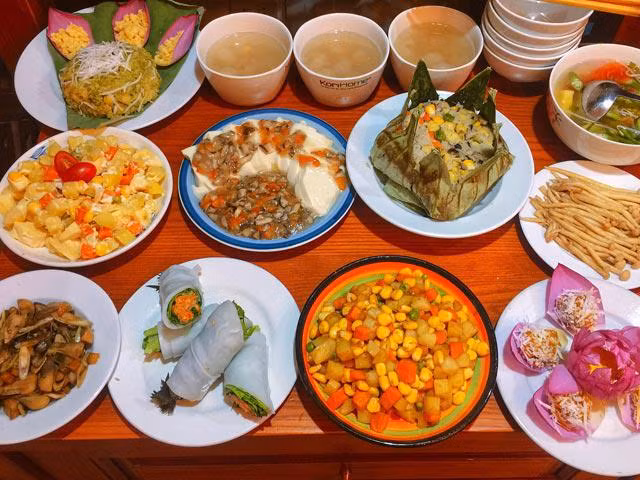 Ngoài báo hiếu, tháng 7 còn là tháng xá tội vong nhân. Vì vậy mới có quan niệm: “Cúng cả năm không bằng Rằm tháng 7”.