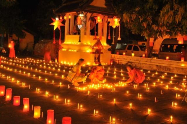 Vào những ngày này người sẽ dân đến chùa, mặc quần áo trắng để tưởng nhớ ông bà, tổ tiên, cũng như cúng dường lên chùa để các chư tăng gửi cho các linh hồn của người quá cố. Ngoài ra, thời gian này người dân tích cực làm việc thiện để tích đức giúp các linh hồn tổ tiên được siêu thoát.