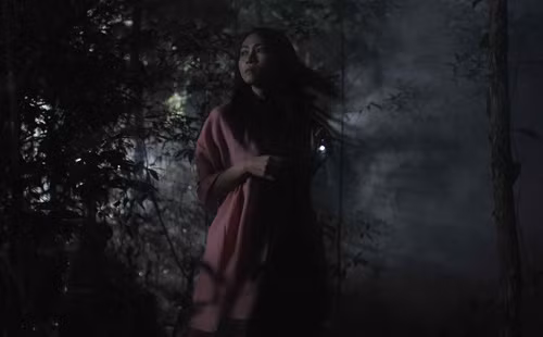 Đi qua nơi vắng vẻ không được quay đầu lại: Vào tháng cô hồn, khi đi qua nơi vắng vẻ đừng quay đầu lại. Đây là cơ hội để ma quỷ trêu chọc bạn.