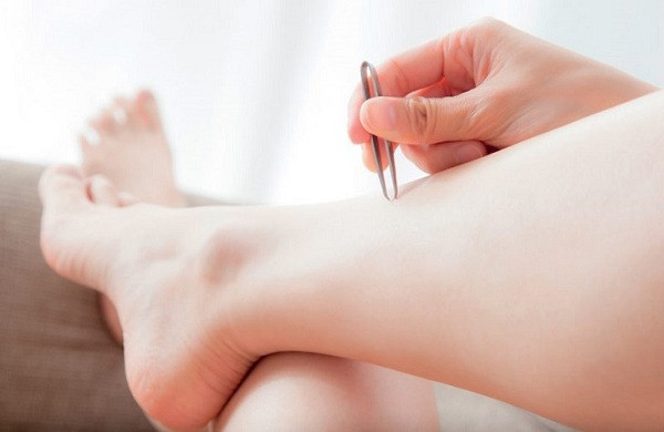 Đừng nhổ lông chân: Người xưa có câu “Một cọng lông chân, trấn ba con quỷ”. Người càng có nhiều lông chân thì càng có vía mạnh, không ma quỷ nào dám đến gần. Do đó, đừng nhổ, cạo lông chân vào những ngày này.