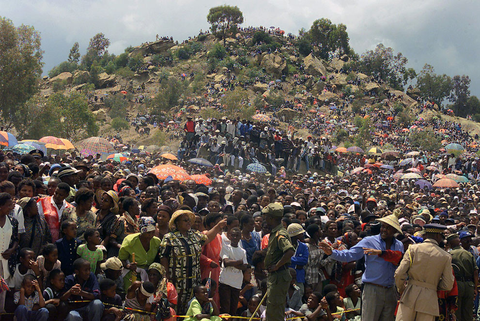 Một điểm đặc biệt nữa là Lesotho có diện tích nhỏ bé. Tổng diện tích của nước này là 30.355 km2 (xếp hạng 140 thế giới), dân số hơn 2 triệu người.