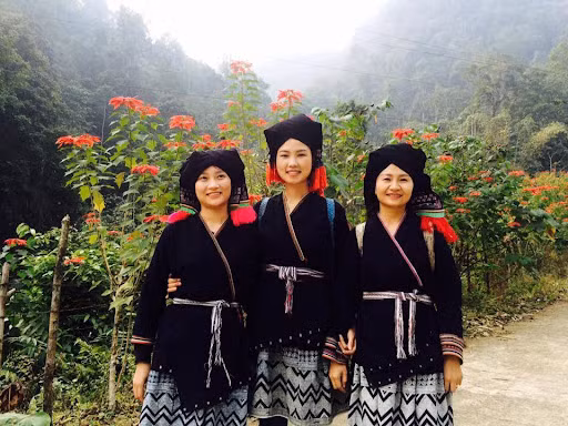 Đặc biệt, xen giữa những cánh rừng già Xuân Sơn là các làng bản của đồng bào dân tộc Dao và Mường...