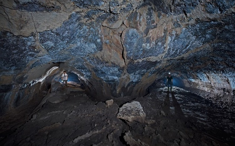 Hệ thống hang động núi lửa ở Công viên địa chất Đắk Nông đã được Hiệp Hội Hang động Núi lửa Nhật Bản xác lập kỷ lục Đông Nam Á về cả quy mô, độ dài và tính độc đáo. Trong các hang động còn ẩn chứa nhiều điều bí mật về cơ chế thành tạo, các tổ hợp khoáng vật, đa dạng sinh học… 