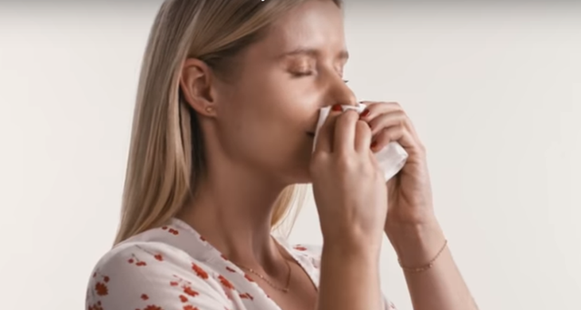 “Đừng ốm- bí quyết sống khỏe trong thế giới đầy rẫy mầm bệnh” gồm 7 chương đề cập đến rất nhiều vấn đề nóng hổi của thời đại dựa trên những nghiên cứu khoa học cùng các cuộc phỏng vấn chuyên gia hàng đầu.