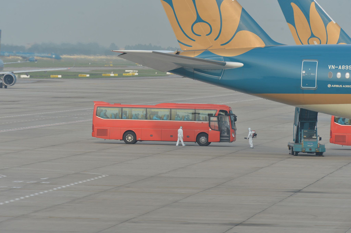 Vì thế, chuyến bay lần này được thực hiện theo quy trình đặc biệt nhất từ trước đến nay.