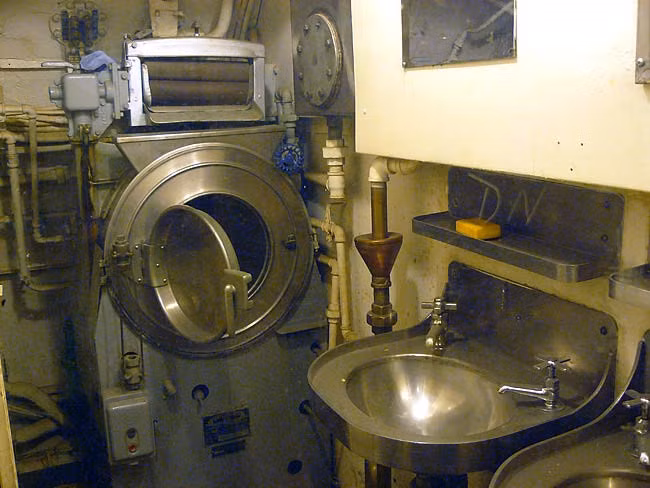 Máy giặt và bồn rửa. Nguồn ảnh: Bill Maloney.