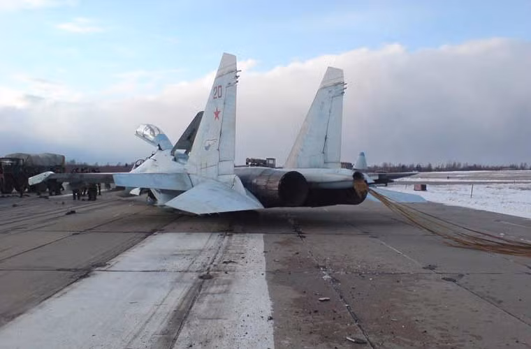 Để hạ cánh bằng bụng đòi hỏi phi công phải có kĩ năng lái tốt, dày dạn kinh nghiệm, tất nhiên bên cạnh đó là sự can đảm.