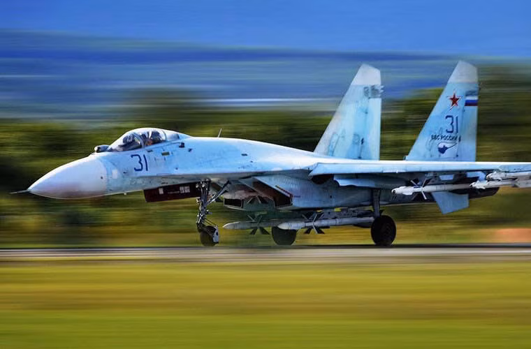 Hiện Su-27 vẫn là một trong những tiêm kích chủ lực của Không quân Nga dù đã có thời gian phục vụ khá lâu. Hầu hết các máy bay đã được nâng cấp lên chuẩn Su-27SM với việc thay radar cho khả năng mang vác nhiều loại vũ khí mới, đặc biệt là nâng cao khả năng tấn công mặt đất.