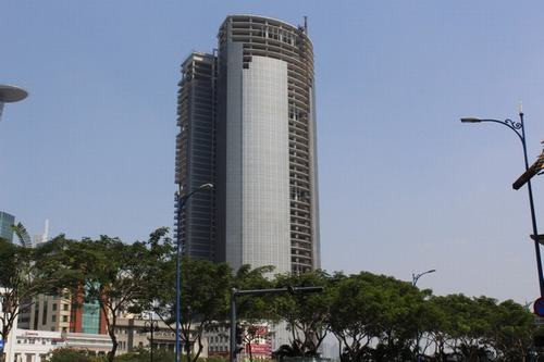 Cao ốc Sài Gòn M&amp;C là trung tâm thương mại, dịch vụ, văn phòng và căn hộ cao cấp đạt chuẩn quốc tế. Dự án bao gồm một khối bệ làm trung tâm thương mại dịch vụ cao 6 tầng (diện tích 23.000 m2), một khối văn phòng đạt tiêu chuẩn quốc tế cao 34 tầng (diện tích 49.000 m2) và khối căn hộ gồm 133 căn hộ cao cấp, cùng các dịch vụ tiện nghi hiện đại khác.