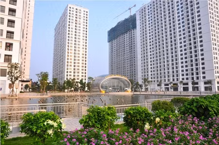 Khu đô thị Times City Hà Nội (gọi tắt là Times City) là một tổ hợp đô thị phức hợp tại Hà Nội được đầu tư bởi tập đoàn Vingroup, có diện tích mặt bằng tổng cộng 360.367 - 360.500m2, tổng diện tích sàn xây dựng 2.181.298 m2, được khởi công xây dựng từ năm 2011 và hoàn thành vào quý IV/2013.