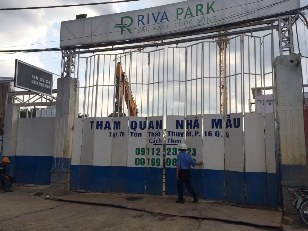 Ảnh tiến độ thi công thực tế của chung cư Riva Park. Căn hộ Riva Park bắt đầu khởi công từ quý 4/2015, thời gian bàn giao nhà dự kiến là năm 2017. Tính đến thời điểm ngày 15/1/2016, căn hộ Riva Park đang trong giai đoạn thi công phần móng cọc.