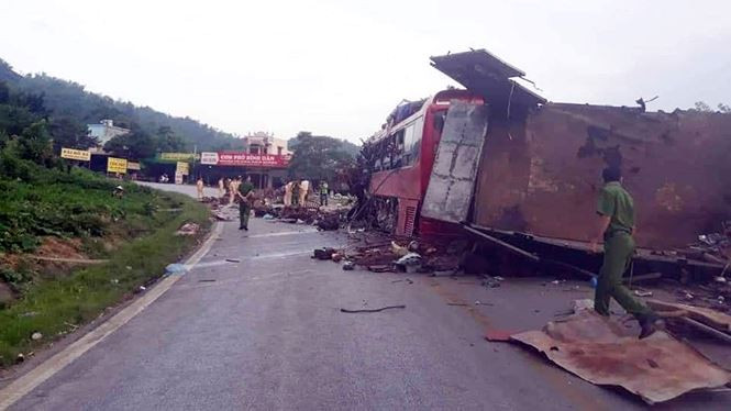 Vụ tai nạn đã làm 3 nạn nhan thiệt mạng gồm Cao Xuân Hồng (SN 1974, trú tại huyện Thanh Ba, tỉnh Phú Thọ, tài xế xe khách), Trần Văn Khiên (SN 1986, ơ tỉnh Vĩnh Phúc) và Lường Thu Hà (SN 2002, trú ở huyện Tuần Giáo, tỉnh Điện Biên).