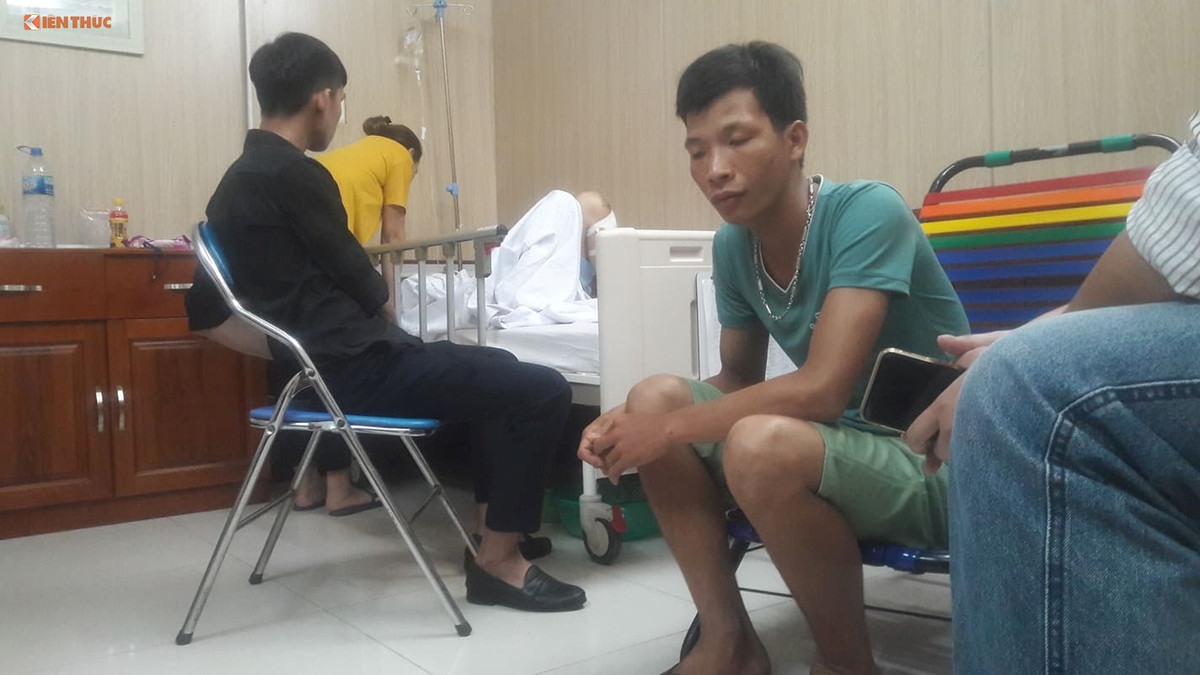 Theo lời kể của anh Quàng Văn Khụt (24 tuổi, áo xanh, cậu ruột nạn nhân), hai chị em Thu và Hà cùng thi đỗ vào trường Cao đẳng Văn hóa Nghệ thuật Tây Bắc tại Hòa Bình, lúc nào cũng ríu rít, đi đâu cũng có nhau. Thu rất tình cảm, hay gọi về hỏi thăm, động viên gia đình.