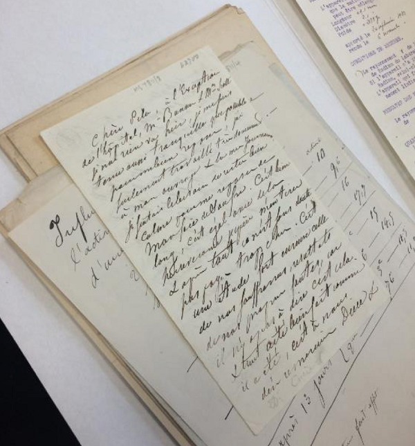 Radium-226 được xếp vào nhóm độc tính phóng xạ cao nhất. Người ta đánh giá nếu ăn (hoặc uống) phải một lượng 2,5mg Ra-226 thì người đó sẽ chịu một liều chiếu xạ hiệu dụng 25Sv, trong khi đó xác suất để mắc bệnh ung thư và dẫn đến tử vong đối với 1Sv là 4%.