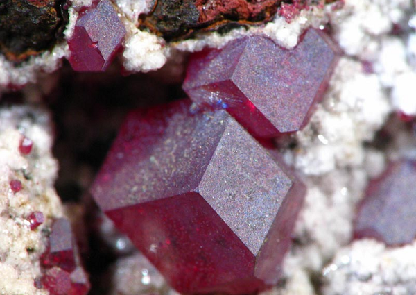 Theo lời nhóm nghiên cứu tới từ Đại học Thánh Andrews, những cỗ máy tính lượng tử này có thể giải những bài toán đang làm đau đầu cả ngành nghiên cứu bấy lâu nay, tạo ra bước nhảy vọt trong khoa học và công nghệ.