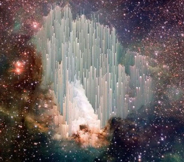 Nó được đưa lên và hoạt động trên quỹ đạo của Trái Đất tại độ cao khoảng 610 km, cao hơn khoảng 220 km so với độ cao quỹ đạo của trạm vũ trụ quốc tế ISS. Với tốc độ di chuyển khoảng 7500 m/s, Hubble có thể quay 1 vòng quanh Trái Đất trong thời gian 97 phút và 15 lần mỗi ngày.