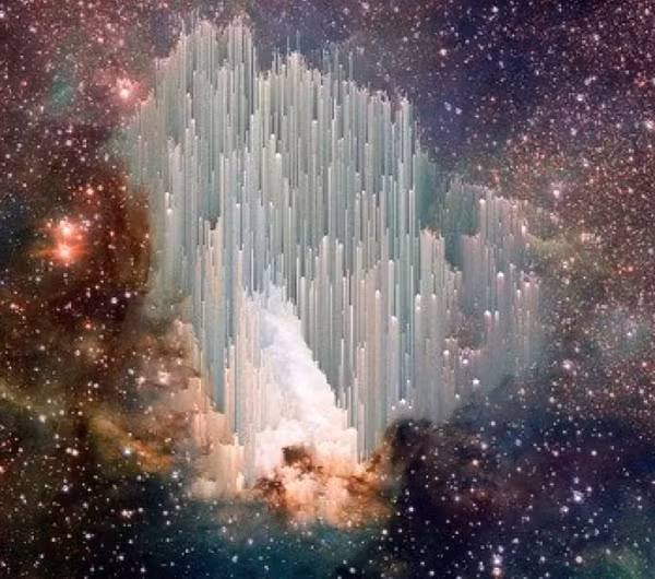 Nó được đưa lên và hoạt động trên quỹ đạo của Trái Đất tại độ cao khoảng 610 km, cao hơn khoảng 220 km so với độ cao quỹ đạo của trạm vũ trụ quốc tế ISS. Với tốc độ di chuyển khoảng 7500 m/s, Hubble có thể quay 1 vòng quanh Trái Đất trong thời gian 97 phút và 15 lần mỗi ngày.