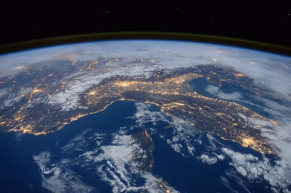 Air-LUSI bản chất là một kính viễn vọng đo quang phổ tối tân, được NASA thử nghiệm lần đầu vào tháng 11-2019. Tuy nhiên do đại dịch COVID-19, những bước thử nghiệm tiếp theo liên tục bị gián đoạn.