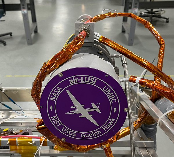 Mới đây, NASA đã công bố những thành quả đầu tiên từ thiết bị Quang phổ Mặt Trăng trong không trung - air-LUSI.