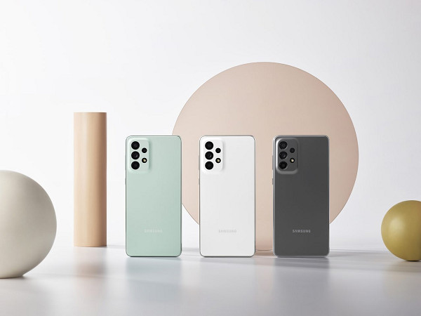 Máy có cấu hình mạnh với chip Snapdragon 778G, camera 108MP có chống rung OIS, màn hình Super AMOLED 120Hz và pin 5000mAh đồng thời hỗ trợ chống nước IP67.