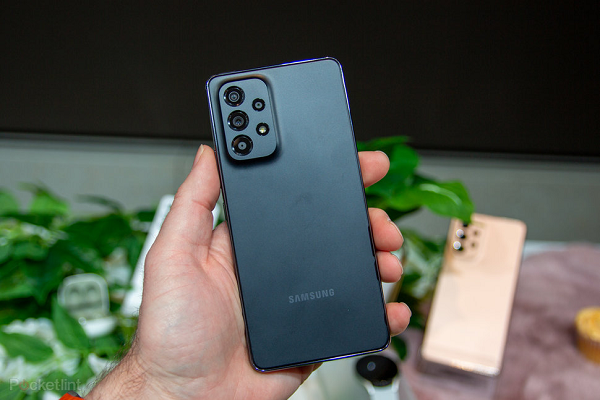 Máy có bốn sắc màu thời thượng là Xanh Dương Sôi Nổi, Cam Đào Cuốn Hút, Trắng Ngọc Tinh Tế, Đen Ghi Bí Ẩn, Galaxy A53 5G sẽ trở thành lựa chọn đáng tin cậy trong tầm giá.