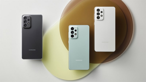 Đối với Galaxy A73 5G, đây là chiếc máy cận cao cấp được Samsung tung ra nhằm cạnh tranh với các dòng máy trong phân khúc này. Galaxy A73 5G trang bị thiết kế trẻ trung nhiều màu sắc.