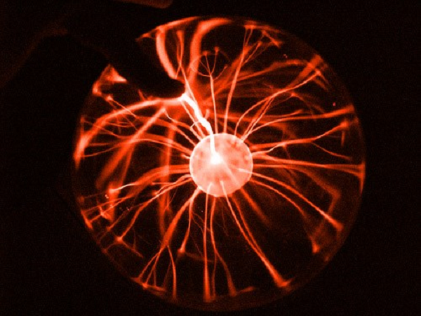 Dù không ai biết chính xác đó là gi nhưng một số nhà nghiên cứu cho rằng đây là hiện tượng sét hòn. "Sét hòn" là một hiện tượng điện trong khí quyển chưa được giải thích. Thuật ngữ này đề cập tới những vật thể sáng chói, thường có hình cầu có kích thước từ cỡ hạt đậu đến vài mét đường kính.