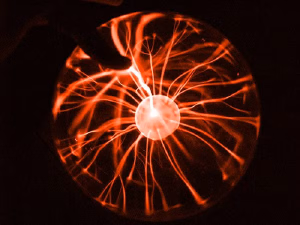 Dù không ai biết chính xác đó là gi nhưng một số nhà nghiên cứu cho rằng đây là hiện tượng sét hòn. "Sét hòn" là một hiện tượng điện trong khí quyển chưa được giải thích. Thuật ngữ này đề cập tới những vật thể sáng chói, thường có hình cầu có kích thước từ cỡ hạt đậu đến vài mét đường kính.