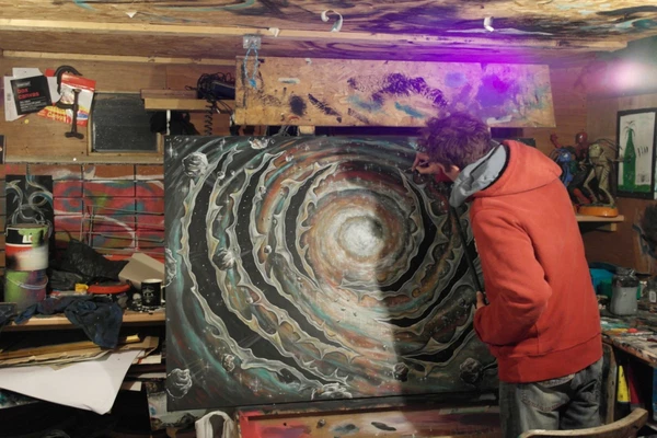 Bởi vì anh rất sợ sau khi công khai, anh sẽ bị chế giễu. Tuy nhiên, vào tháng 4 năm 2013 anh đã tổ chức cuộc triển lãm tranh đầu tiên, rồi thêm nhiều cuộc triển lãm tại các vùng khác nhau thuộc Vương quốc Anh, và dự định sẽ có một cuộc triển lãm sắp tới tại Los Angeles.