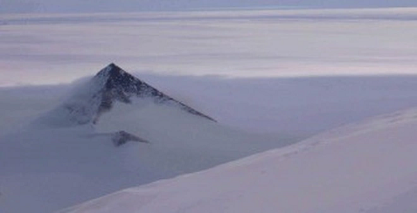 Tuy nhiên các nhà khoa học vẫn hoài nghi nói rằng đây chỉ là ngọn núi kỳ lạ và không phải là bằng chứng của nền văn minh cổ đại. Dù vậy không ai có thể kiểm chứng vì để thực hiện các cuộc thám hiểm tới Nam Cực và tiến hành khai quật gần như là điều không thể bởi tiềm ẩn quá nhiều nguy hiểm.