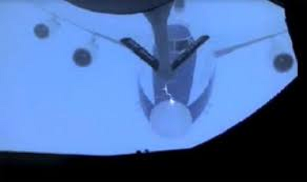 Lửa Saint Elmo là hiện tượng plasma phát sáng xuất hiện như đốm lửa trên các vật thể khác. Nó sinh ra trong những cơn mưa dông có sấm sét hay một vụ nổ núi lửa. Nhiều người còn nhìn thấy tia lửa điện Saint Elmo phóng ra từ cánh máy bay khi chúng đang di chuyển trong vùng bão.