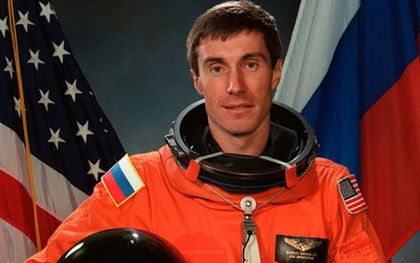 Khoa học đã từng chứng minh rằng chúng ta có thể thực hiện du hành thời gian - ít nhất là về mặt lý thuyết. Theo học thuyết của Albert Einstein, chỉ cần đạt đến hoặc gần đến tốc độ ánh sáng (300.000km/s), chúng ta sẽ đi đến được tương lai.