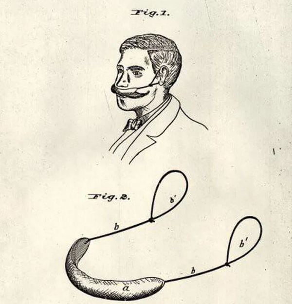 Năm 1876, tấm chắn ria mép được cấp bằng sáng chế bởi Virgil A. Gates. Nó có thiết kế đơn giản và hai dây để gắn vào tai giúp râu không bị lộ ra ngoài khi uống và ăn.