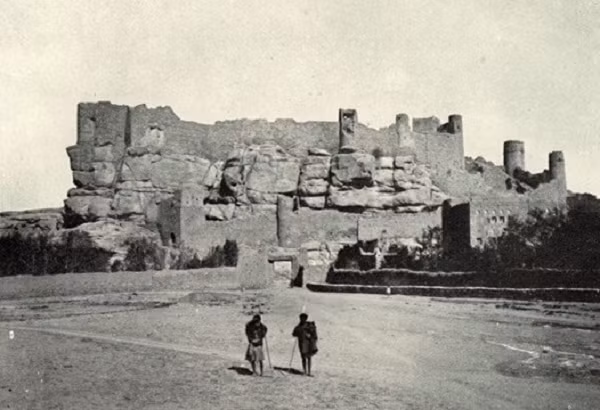 Tháng 8 năm 1939, toàn bộ cư dân trong một bộ lạc tên là Radda của Yemen đột nhiên biến mất không một dấu vết. Điều càng không thể tưởng tượng nổi chính là nơi này không có dấu vết của sự hỗn loạn, tất cả mọi thứ đều nguyên vẹn, rất nhiều nhà còn bày biện những món ăn đã nấu chín lên trên bàn.