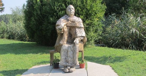 Năm 2028: Loài người sẽ tới Sao Kim tìm nguồn năng lượng mới. Năm 2033: Nước biển sẽ dâng lên và băng ở hai cực tan ra (điều này thực tế đang xảy ra). Năm 2043: Châu Âu trở thành một nhà nước Hồi giáo, với thủ đô là Rome. Kinh tế thế giới phát triển nhờ sự cầm quyền của Hồi giáo.