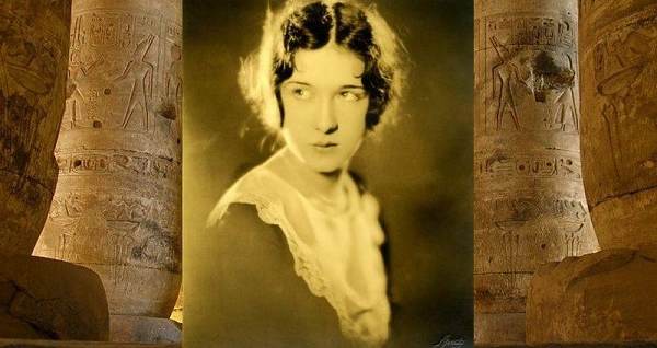 Bản viết của Dorothy kéo dài tới 70 trang kể về cuộc sống kiếp trước của mình. Dorothy miêu tả mình được sinh ra ở Ai Cập cổ đại với tên gọi Bentreshyt, lớn lên như một nữ tu sĩ tại đền Kom El Sultan. Vào năm 14 tuổi, Pharaoh Seti đã yêu và có con với cô. Tuy nhiên, vì lời thề giữ gìn trinh tiết của tu sĩ, Bentreshyt đã tự sát để ngăn không cho Seti bị liên lụy.