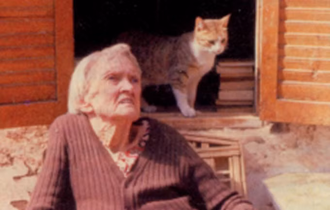 Ban đầu, mọi người cho rằng Dorothy là một kẻ điên. Nhưng tất cả đã bị thuyết phục rằng câu chuyện có thật. Bằng ký ức từ kiếp trước, Dorothy đã chỉ ra vị trí trước đây của đền Garden mà nhờ đó, các nhà khảo cổ đã xác định chính xác vị trí của đền. Thời gian sau, Dorothy dọn đến sống ở làng Nazlat el-Samman bên cạnh Đại kim tự tháp Giza.