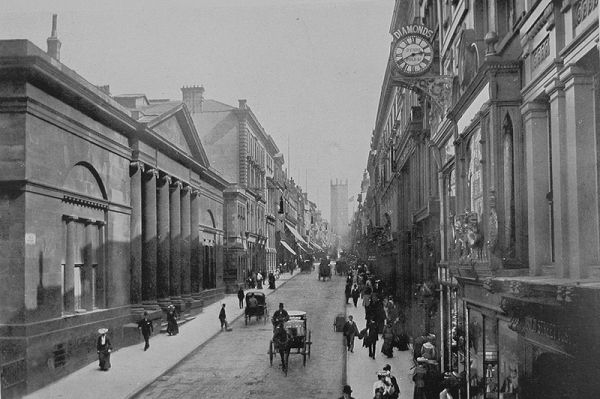 Lý do là nếu vào thập niên 60 thì người nhân viên nhận thấy loại tiền khác. Ở Anh, chúng ta đã thay đổi từ đồng Sterling sang thập phân tiền tệ trong những năm 70. Vậy cô ấy du hành về quá khứ vào thời điểm nào?