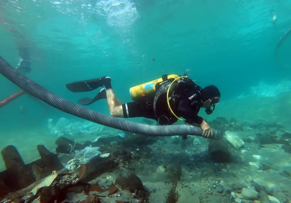 Đồ gốm Hồi giáo cổ đại trên tàu Ma'agan Mikhael B đặc biệt có giá trị về mặt lịch sử, bao gồm nhiều loại amphora - dạng bình cổ với 2 quai cầm, thân bầu, cổ thon.