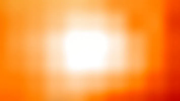  Hành tinh AB Aurigae nằm cách Trái Đất 508 năm ánh sáng, nặng gấp 2,4 lần mặt Trời và sáng hơn 60 lần. Nó mới 2 triệu tuổi, trẻ hơn Mặt Trời rất nhiều.