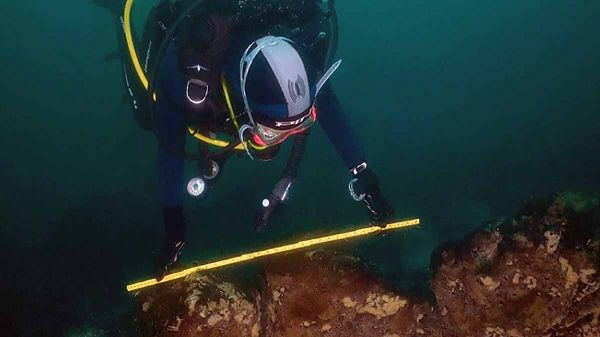 Thành phố Samabaj không nằm dọc theo bờ hồ trên một đảo nhỏ lọt thỏm giữa Atitlan cổ đại.