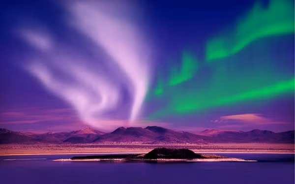 Khi bão địa từ và các quả cầu lửa ập vào Trái Đất, các hạt trong gió Mặt Trời sẽ tương tác với khí quyển tạo ra những đồng vị phóng xạ đặc trưng.